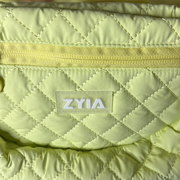 ZYIA Streeterville Yellow Quilted Crossbody Bag Fanny Pack - Picture 2 of 4